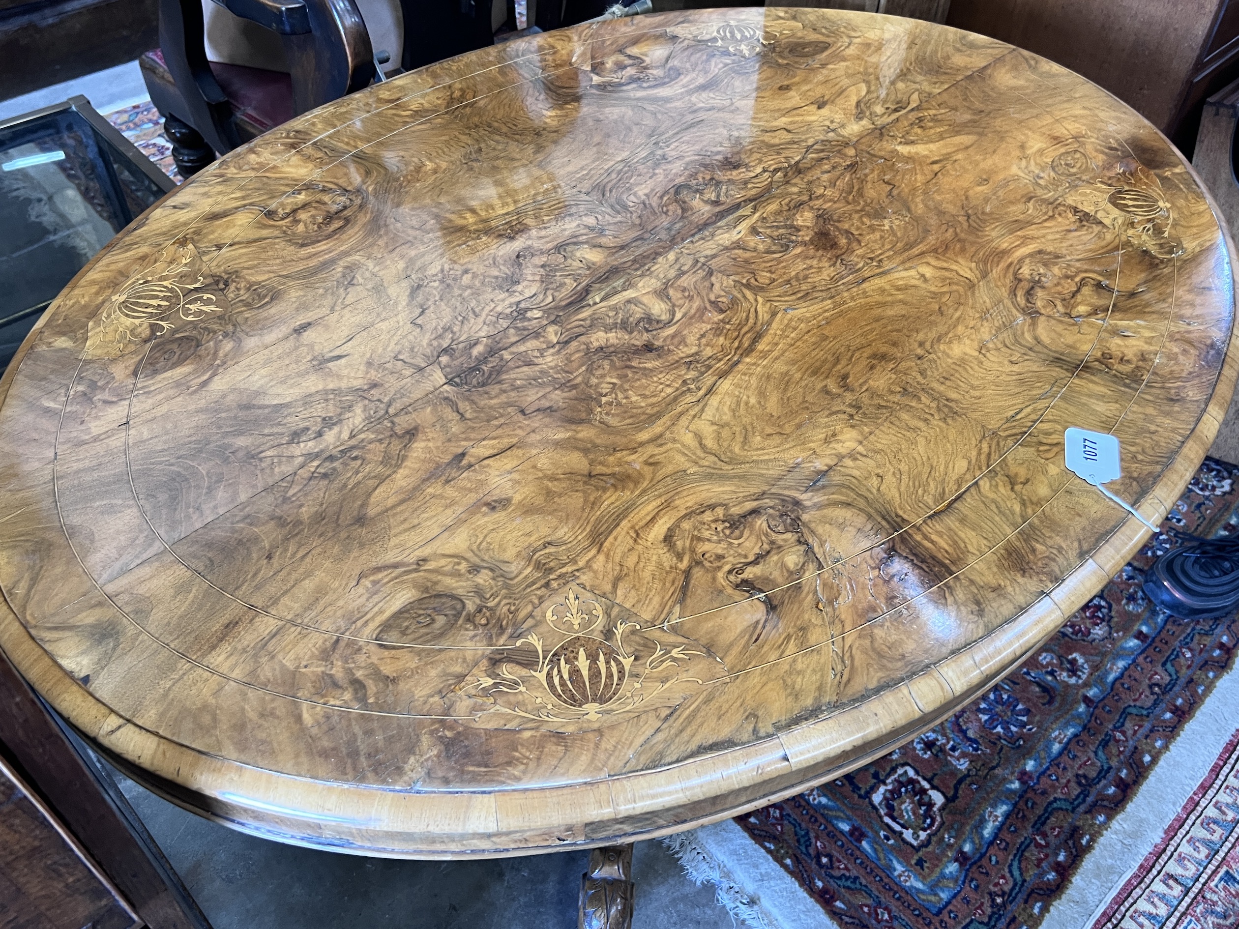 A Victorian inlaid figured walnut oval loo table, width 122cm, depth 90cm, height 67cm